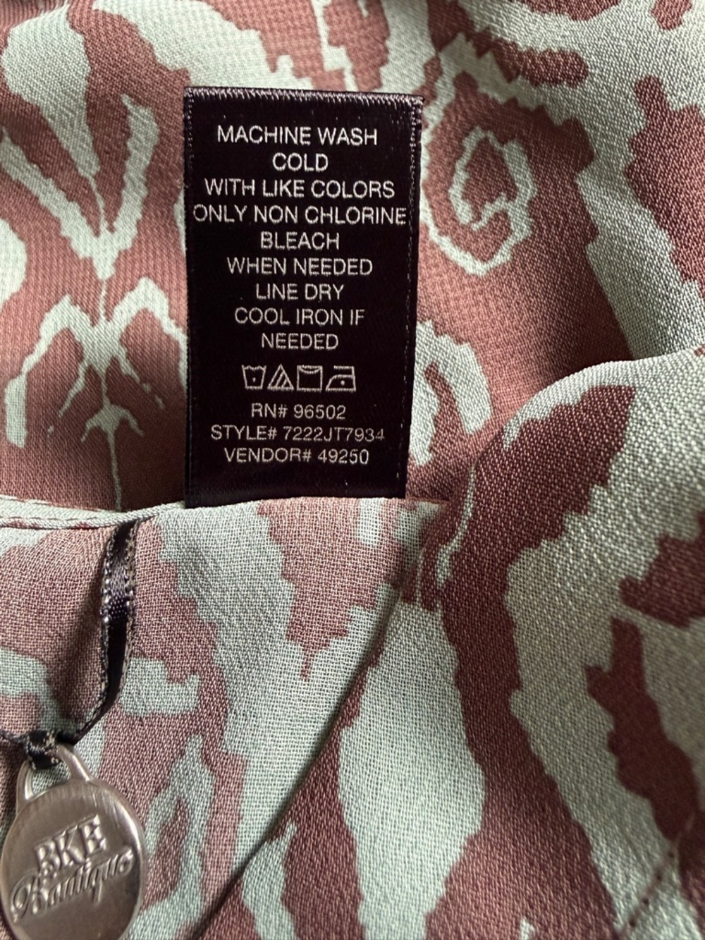 BKE Boutique Women's Printed V-Neck Tunic Top -long sleeve - size Small - Picture 7 of 7